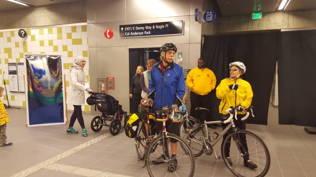 There were plenty of bicyclists and kids in strollers at Capitol Hill Station. (Photo: author)